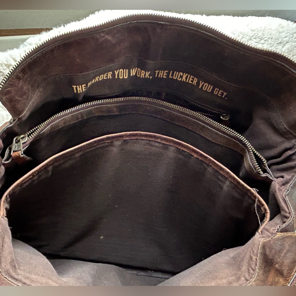 STS Ranchwear Catalina Croc Laptop Tote - Picture 8 of 15